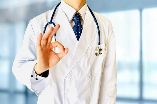 クリニック事業承継における親子承継と親族外承継それぞれのメリット